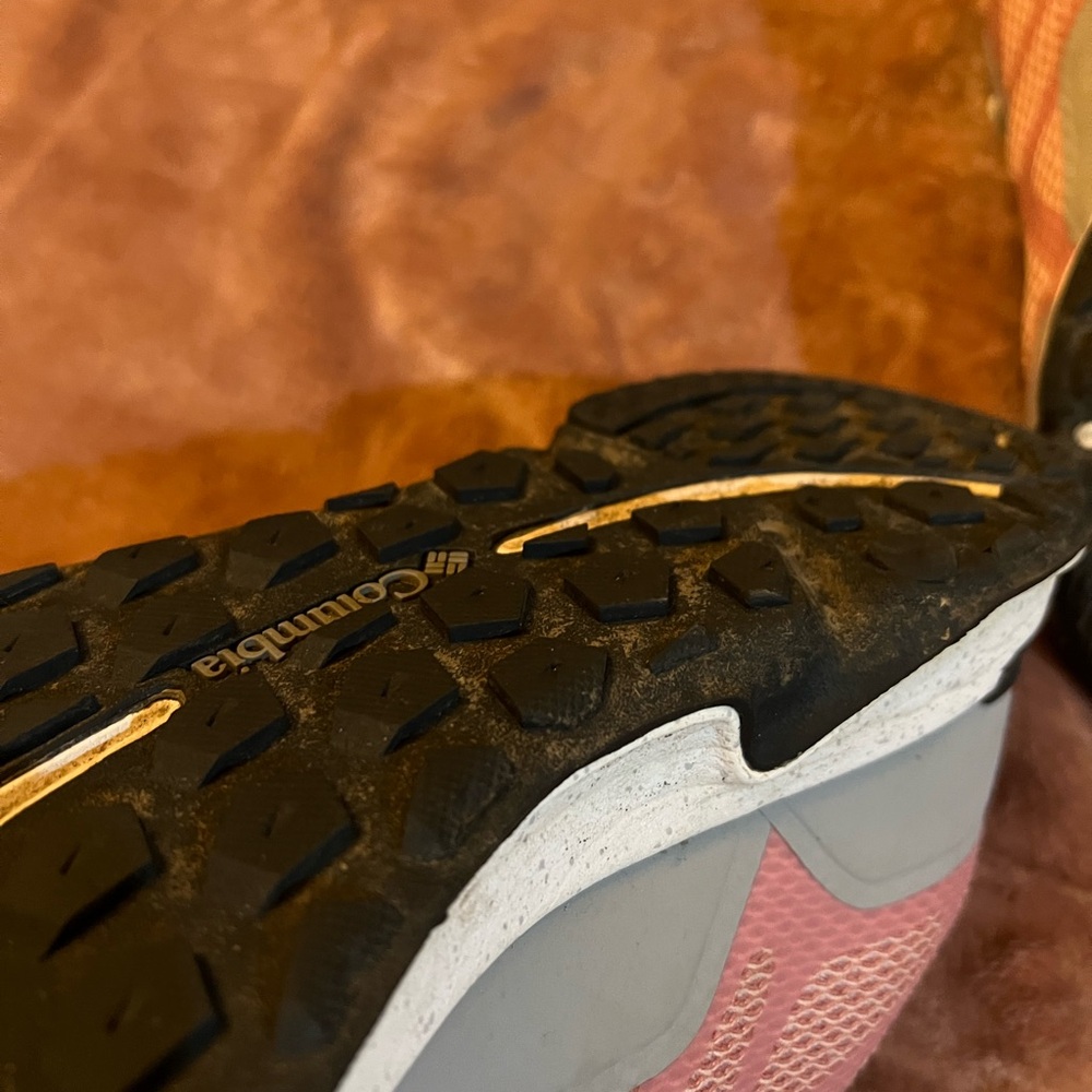 GUC Columbia Hiking Shoes - Picture 4 of 8